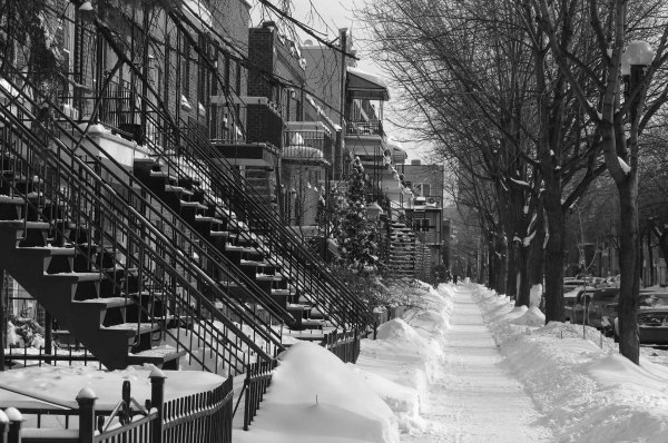 La rue Valois sous la neige v nb