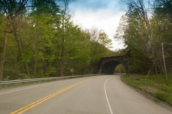 Blue Highway, les anciennes routes principales d'antan, bien avant l'édification du réseau moderne d'autoroutes, les Interstates.