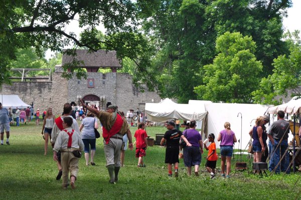 Le Rendez-vous de Fort de Chartres a lieu chaque année, la première fin de semaine de juin.